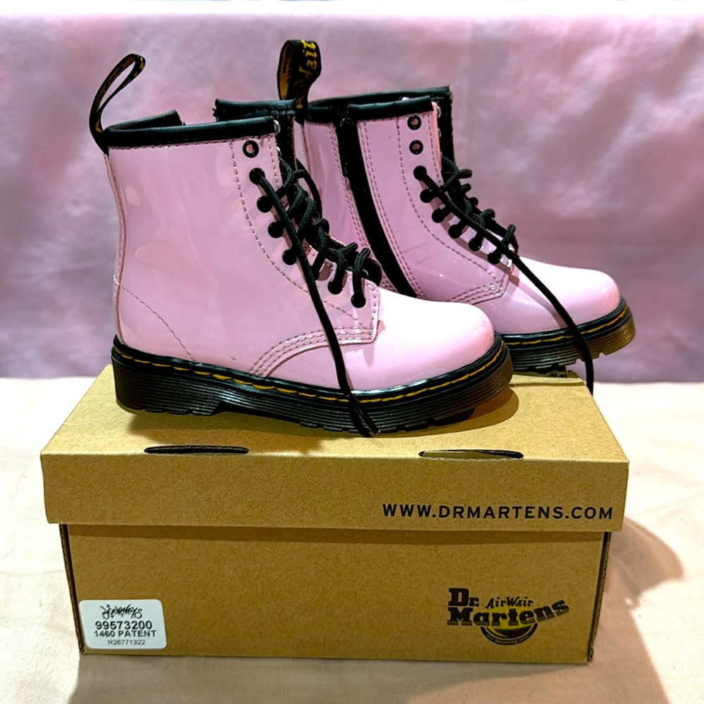 Dr. Martens 1460 8-Eye Patent Boot -Toddler 8- Pale Pink * NIB * never been worn